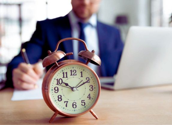 Es legal trabajar más de 40 horas semanales