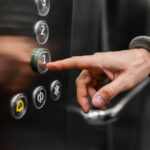 es legal poner llave en un ascensor comunitario