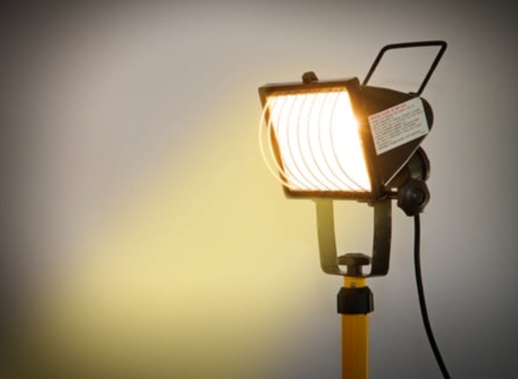 es legal vivir con luz de obra